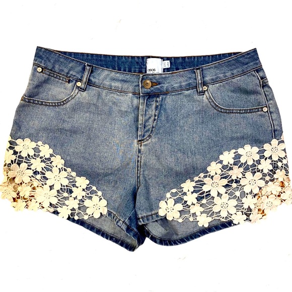 ☀️ASOS Curve Crochet Lace Sided Denim Shorts Size 14 - Picture 2 of 8